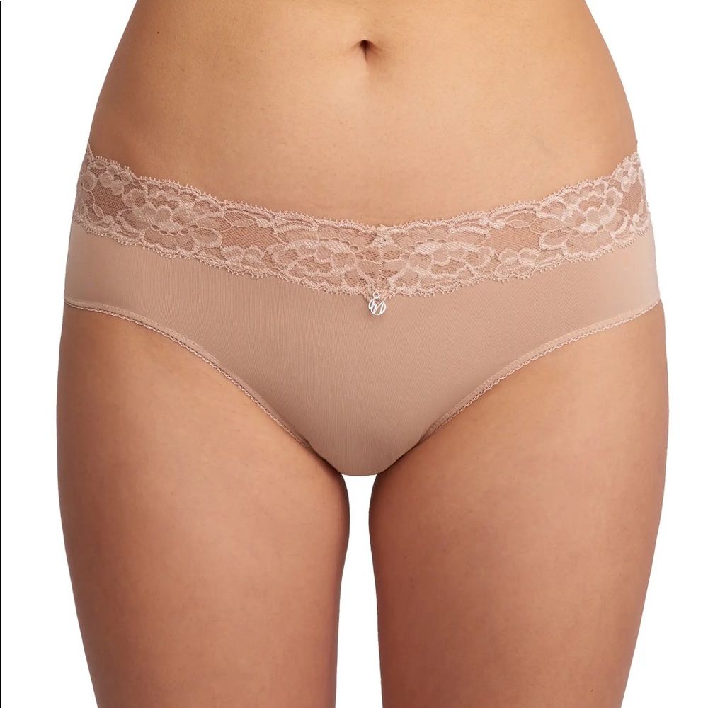 MONTELLE INTIMATES 
High Cut Lace Briefs
MONTELLE INTIMATES